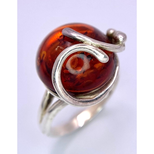 1342 - 2X fancy 925 silver cabochon Amber solitaire rings. Total weight 14.5G. Size: U and S.