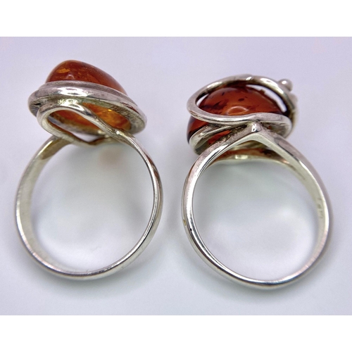 1342 - 2X fancy 925 silver cabochon Amber solitaire rings. Total weight 14.5G. Size: U and S.