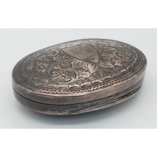 1419 - An antique sterling silver snuff box with flower motif engraved on top. Total weight 24.95G. Widest ... 