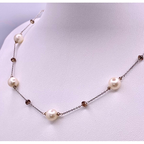 1664 - A stunning 14kt White Italian Gold Necklace, adorned with 3.40cts of Pearls.  
Measuring 48cm in len... 