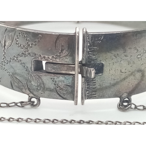 1580 - A vintage sterling silver click-on bangle with nicely ornate decoration. Full hallmarks London, 1964... 