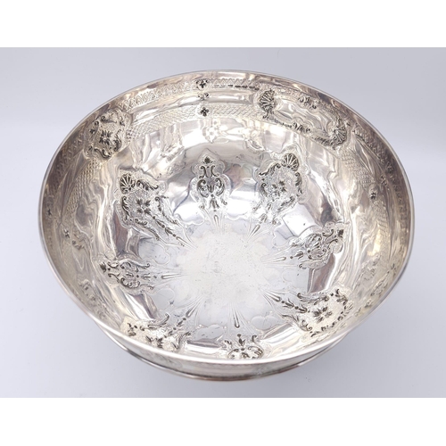 204 - AN ANTIQUE SILVER PUNCH BOWL HAND DECORATED BY A TOP SILVERSMITH IN SHEFFIELD AND HALLMARKED 1910, W... 