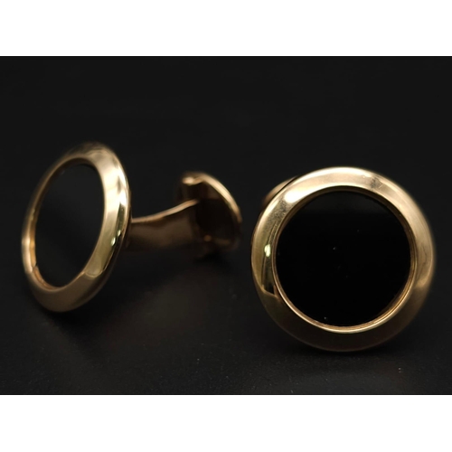 859 - A Classic Pair of Patek Philippe 18K Gold and Onyx Cufflinks. 
Excellent condition. 18mm at diameter... 