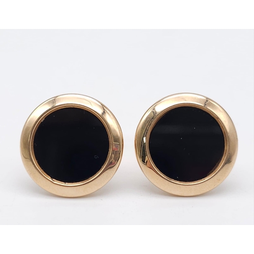 859 - A Classic Pair of Patek Philippe 18K Gold and Onyx Cufflinks. 
Excellent condition. 18mm at diameter... 