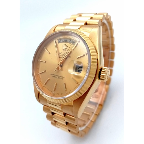 114 - A Solid 18K Gold Rolex Oyster Perpetual Day-Date Gents Watch. 18k gold bracelet and case - 36mm. Gol... 