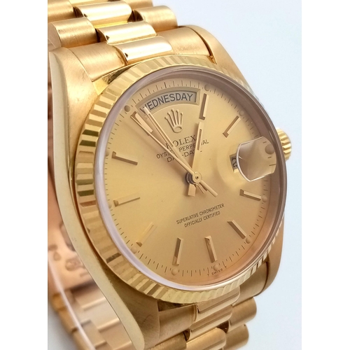 114 - A Solid 18K Gold Rolex Oyster Perpetual Day-Date Gents Watch. 18k gold bracelet and case - 36mm. Gol... 