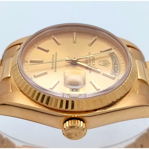 114 - A Solid 18K Gold Rolex Oyster Perpetual Day-Date Gents Watch. 18k gold bracelet and case - 36mm. Gol... 