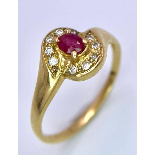 355 - AN 18K YELLOW GOLD DIAMOND AND RUBY TWIST CLUSTER RING. SIZE M, 2.6G TOTAL WEIGHT.    Ref: SC 7025