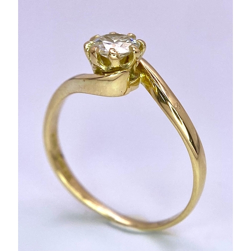 74 - An 18K Yellow Gold Diamond Crossover Ring. Brilliant round cut diamond, slight tint - 0.40ct. Size L... 