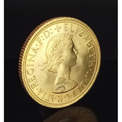 822 - A 1959 Queen Elizabeth II 22K Gold Full Sovereign. EF