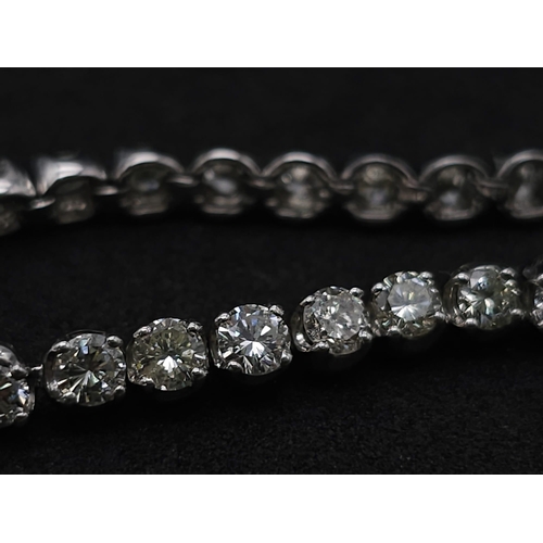 324 - A 5ct Diamond 900 Platinum Tennis Bracelet. 38 brilliant round cut diamonds of a high grade create a... 