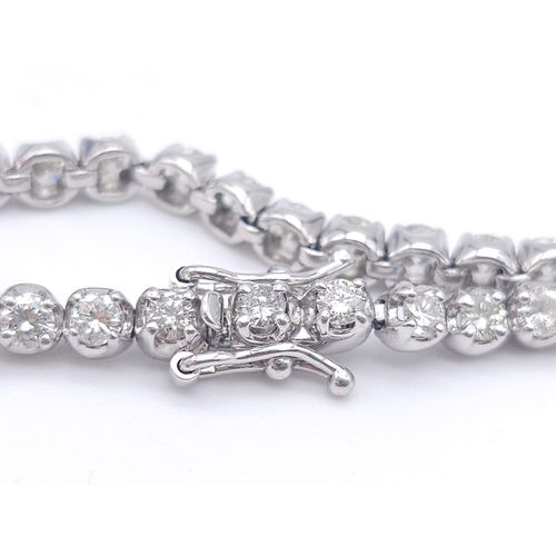 324 - A 5ct Diamond 900 Platinum Tennis Bracelet. 38 brilliant round cut diamonds of a high grade create a... 