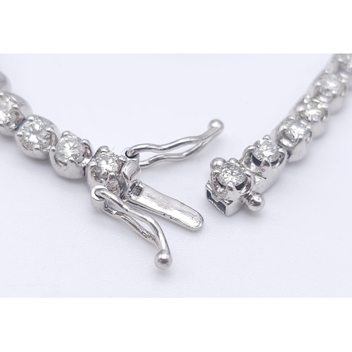 324 - A 5ct Diamond 900 Platinum Tennis Bracelet. 38 brilliant round cut diamonds of a high grade create a... 