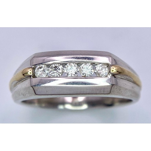 334 - A 9K WHITE GOLD DIAMOND RING WITH YELLOW GOLD ACCENTS. Size U, 0.25ctw, 5.9g total weight.