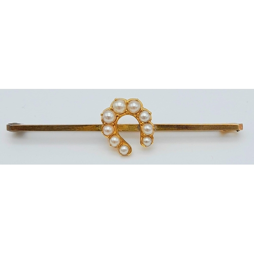 218 - AN ANTIQUE 9K GOLD BAR BROOCH WITH LUCKY HORSESHOE DECORATED WITH SEED PEARLS, IN ORIGINAL BOX .    ... 