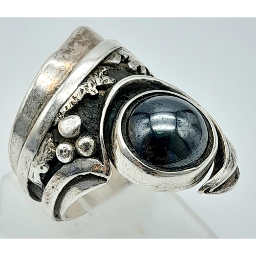 990 - STELRING SILVER, FANCY STONE SET RING.
WEGIHS 8.2G AND SIZE M.

REF: A/S 7016