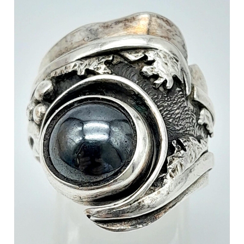 990 - STELRING SILVER, FANCY STONE SET RING.
WEGIHS 8.2G AND SIZE M.

REF: A/S 7016