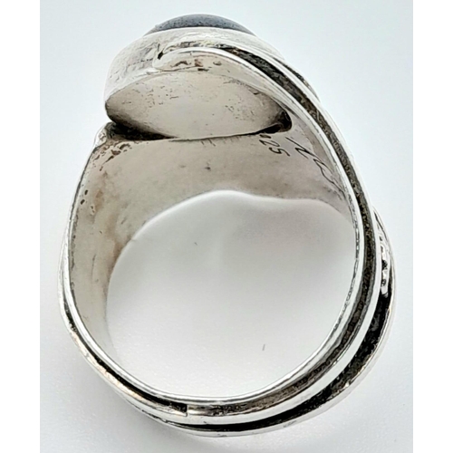 990 - STELRING SILVER, FANCY STONE SET RING.
WEGIHS 8.2G AND SIZE M.

REF: A/S 7016