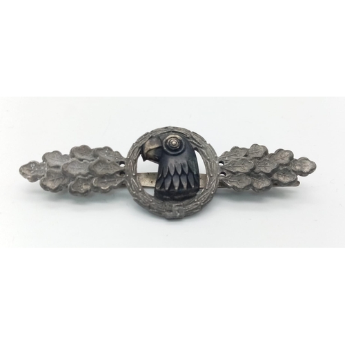 41 - WW2 German Luftwaffe Reconnaissance Squadron Silver Grade Clasp. The central blackened Eagle head en... 