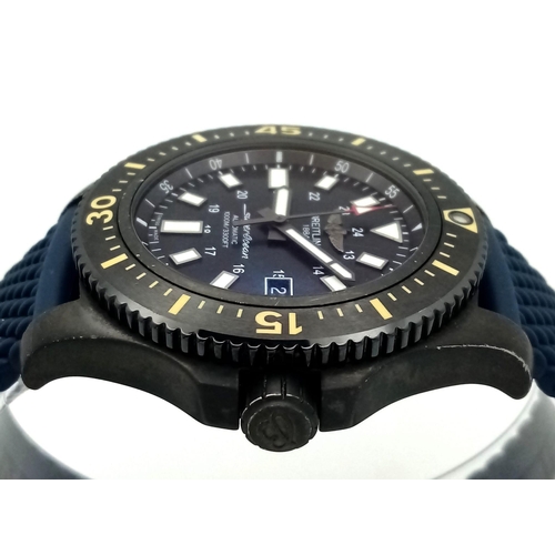 1183 - A Breitling Superocean Automatic Gents Divers Watch. Blue textured rubber strap. Titanium case - 44m... 