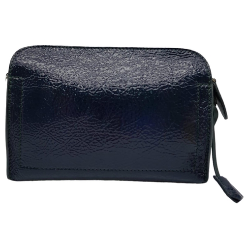 11 - A Louis Vuitton Dark Navy Blue Vernis Pochette Bag. Patent leather exterior with silver toned hardwa... 