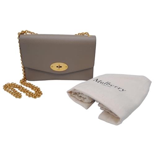 192 - A Mulberry Khaki Darley Bag. Leather exterior, with gold toned hardware, detachable chain strap, zip... 