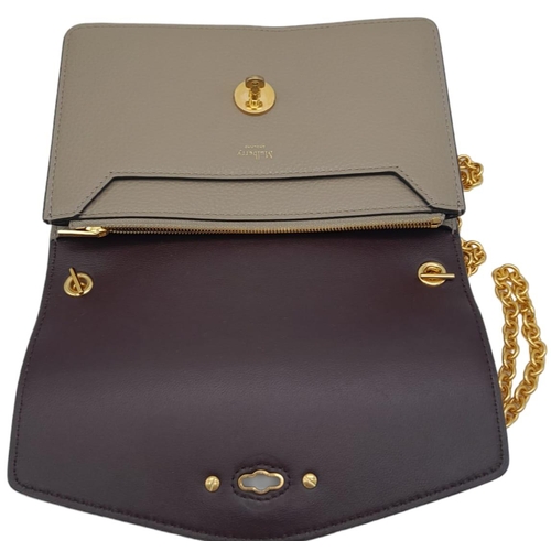 192 - A Mulberry Khaki Darley Bag. Leather exterior, with gold toned hardware, detachable chain strap, zip... 