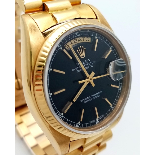 22 - A Solid 18K Gold Rolex Oyster Perpetual Day-Date Gents Watch. 18k gold bracelet and case - 36mm. Bla... 