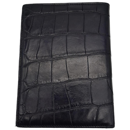 500 - Brioni Black Crocodile Leather Unisex Wallet.
Lovely soft leather exterior with silver tone accent. ... 