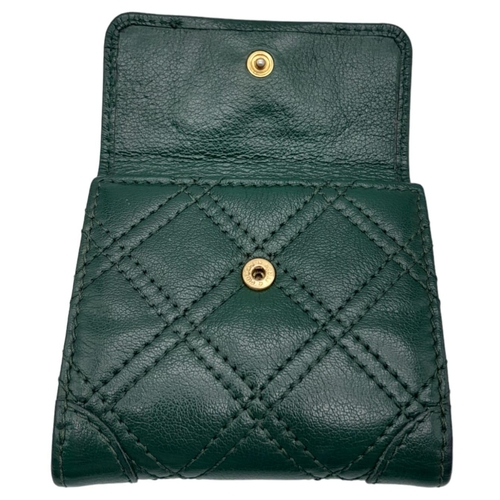 528 - Emerald Green Marc Jacobs Unisex Wallet.
Quilted Diamond Pattern stitched exterior with Gold Tone Ha... 