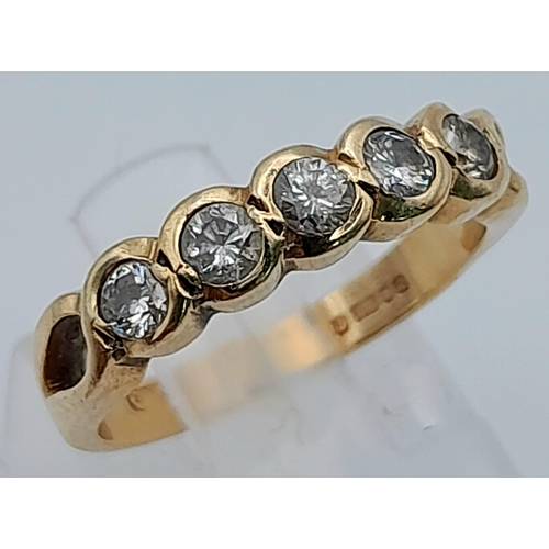 572 - 9K YELLOW GOLD, DIAMOND 5 STONE RING.
0.25CTW, WEIGHS 2.4G AND SIZE K.

REF: SC 7073