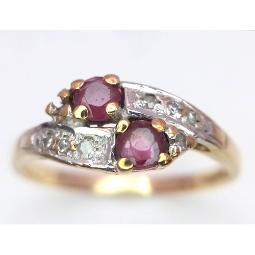 887 - 9K YELLOW GOLD, DIAMOND & RUBY FANCY TWIST RING. WEIGHS 2G AND SIZE N.

REF: SC 7062