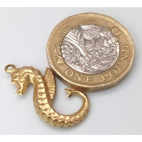 1075 - 9K YELLOW GOLD, SEAHORSE CHARM.
WEIGHS 0.7G AND MEASURES 2CM LONG.

REF: SC 7072