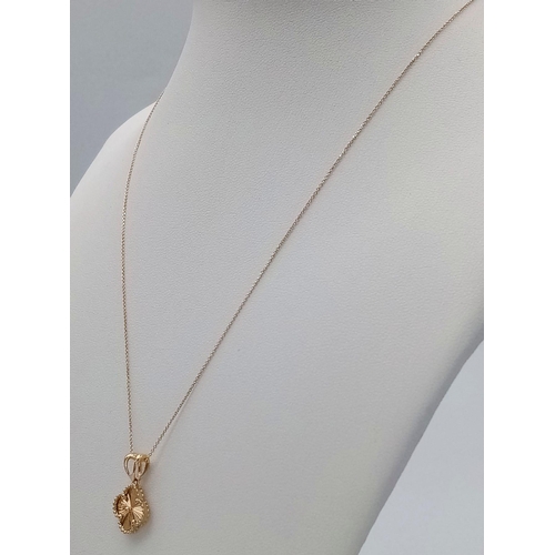 1346 - An 18K Yellow Gold Four Leaf Clover Pendant on an 18K Gold Disappearing Necklace. 2cm - pendant. 40c... 