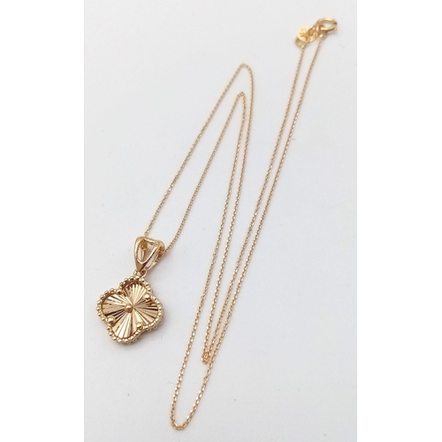 1346 - An 18K Yellow Gold Four Leaf Clover Pendant on an 18K Gold Disappearing Necklace. 2cm - pendant. 40c... 