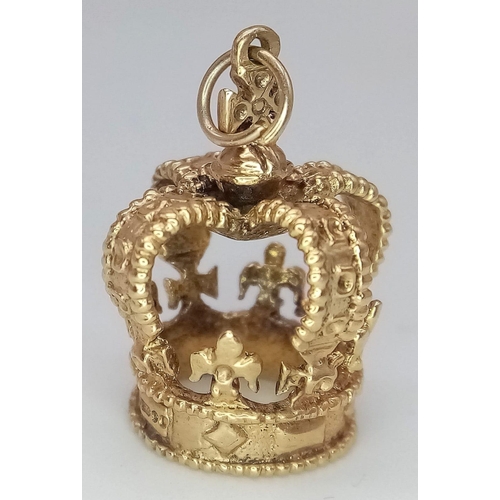 221 - 9K YELLOW GOLD CROWN CHARM.
WEIGHS 5.3G AND MEASURES 2CM LONG.

REF: SC 7068