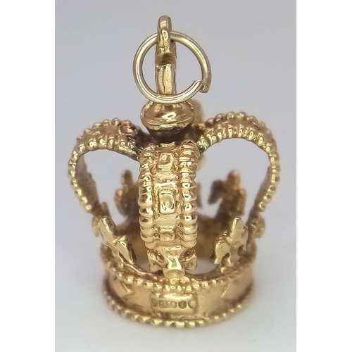 221 - 9K YELLOW GOLD CROWN CHARM.
WEIGHS 5.3G AND MEASURES 2CM LONG.

REF: SC 7068