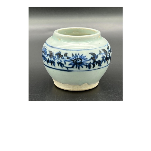 326 - A small blue and white jar with chrysanthemum pattern, Yuan dynasty. Retrieved from Indonesia.
Diame... 