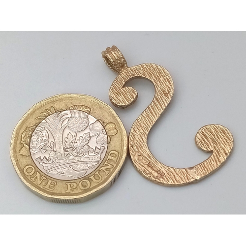 466 - 9K YELLOW GOLD, INITIAL 'S' PENDNAT.
WEIGHS 3.3G AND MEASURES 3CM LONG.

REF: SC 7067