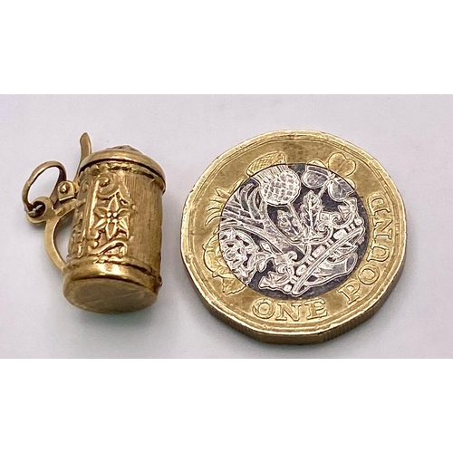 544 - 9K YELLOW GOLD, TANKARD CHARM WHICH OPENS.
WEIGHS 2.3G AND MEASURES 1.5CM LONG.

REF: SC 7070