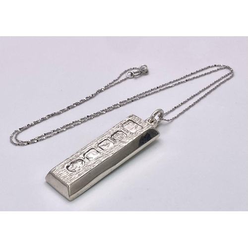 683 - A Vintage, Hallmarked 1977 Jubilee Silver Bark Pattern Ingot Pendant
Necklace. 45cm Sterling Silver ... 