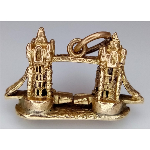 775 - A 9K GOLD CHARM OF TOWER BRIDGE WITH MOVING PARTS (BRIDGE OPENS)   3.2gms