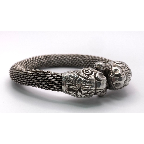 868 - A DOUBLE DRAGON HEAD SOLID SILVER BRACELET WITH SCREWING SAFETY FASTENING . 28.5gms