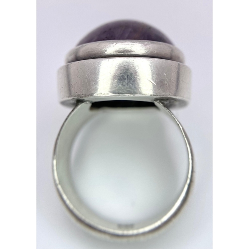 964 - A STERLING SILVER AMETHYST CABACHON STONE SET RING.  SIZE P, 23.5G TOTAL WEIGHT.    Ref: SC 7006