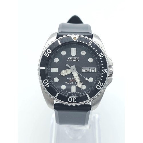 1094 - A Vintage Citizen 200M Water Resist Automatic Gents Watch. Black leather strap. Stainless steel case... 