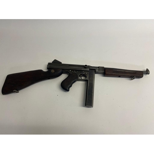 281 - A Rare Deactivated USA WW2 Thompson M1A1 Sub Machine Gun. Moving bolt under spring pressure. Latest ... 