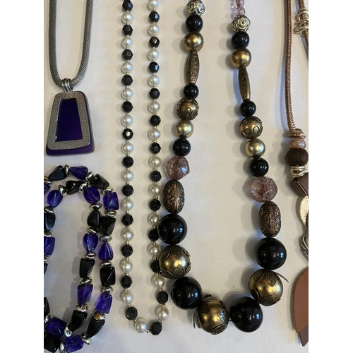 364 - Nice selection of quality necklaces To include Marks & Spencer’s etc. Together with some exceptional... 