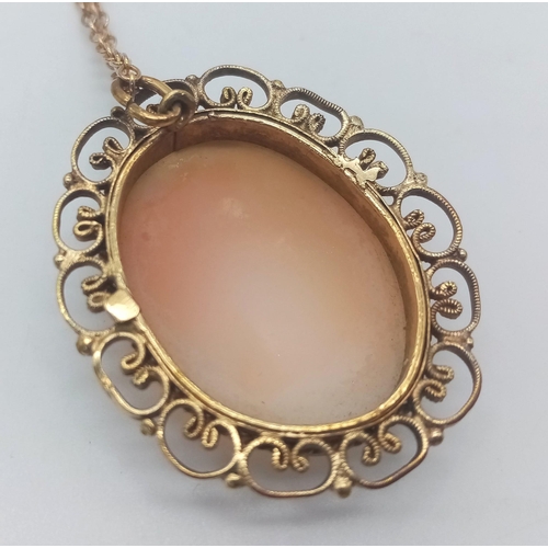 669 - An Antique 9 Carat Gold Cameo Pendant Necklace. 42cm Length Chain.
Pendant Measures 2.3cm Length. Gr... 