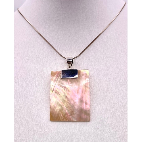 963 - An Unworn Contemporary Design Sterling Silver and Mother of Pearl
Necklace. 41cm Rope Chain. Pendant... 