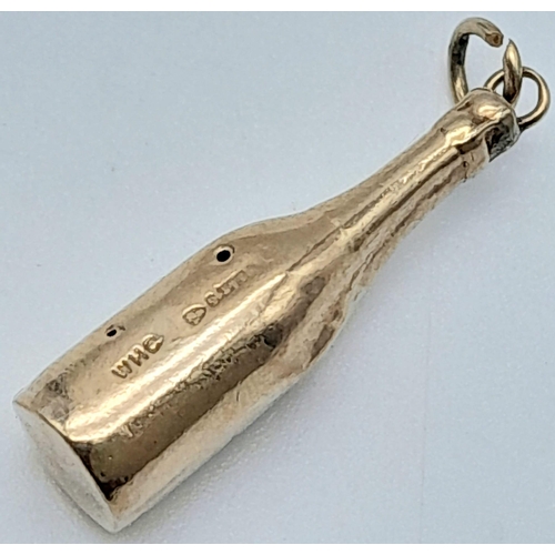 1028 - 9k yellow gold champagne bottle charm/pendant, 0.7g